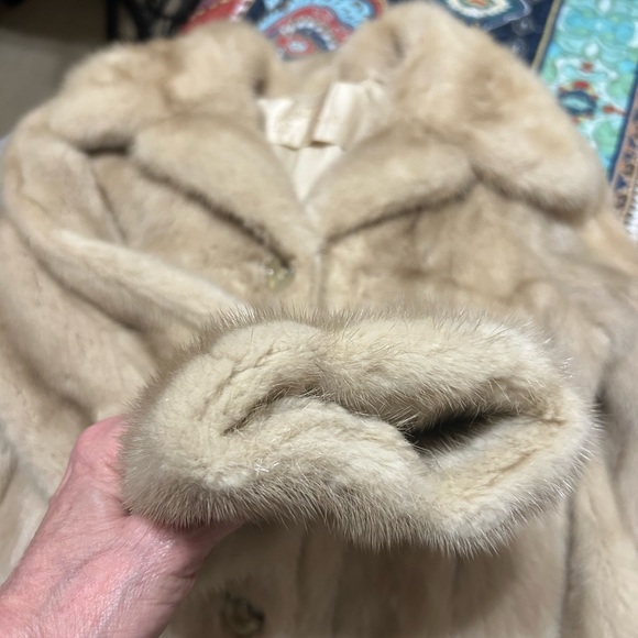 Frost Brothers Mink Coat - Picture 9 of 10